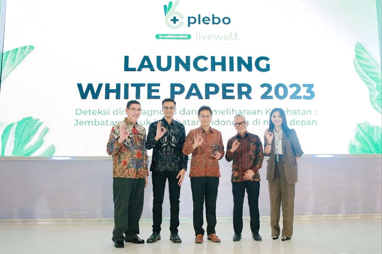 Menteri Kesehatan RI Budi Gunadi Sadikin bersama tim Plebo di panggung peluncuran White Paper 2023